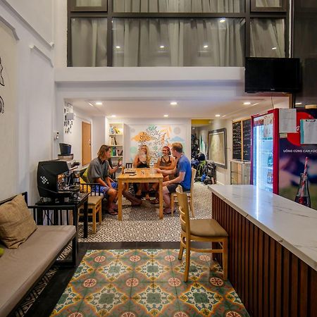 Downtown Hostel & Rooftop Bar Hanoi Bagian luar foto