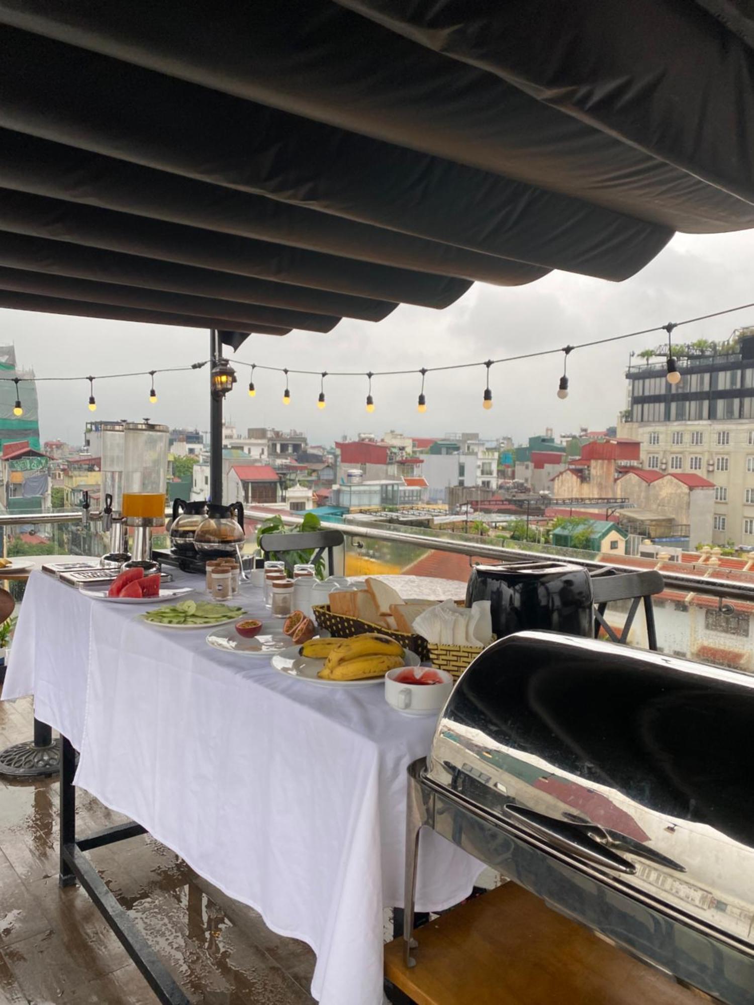 Downtown Hostel & Rooftop Bar Hanoi Bagian luar foto