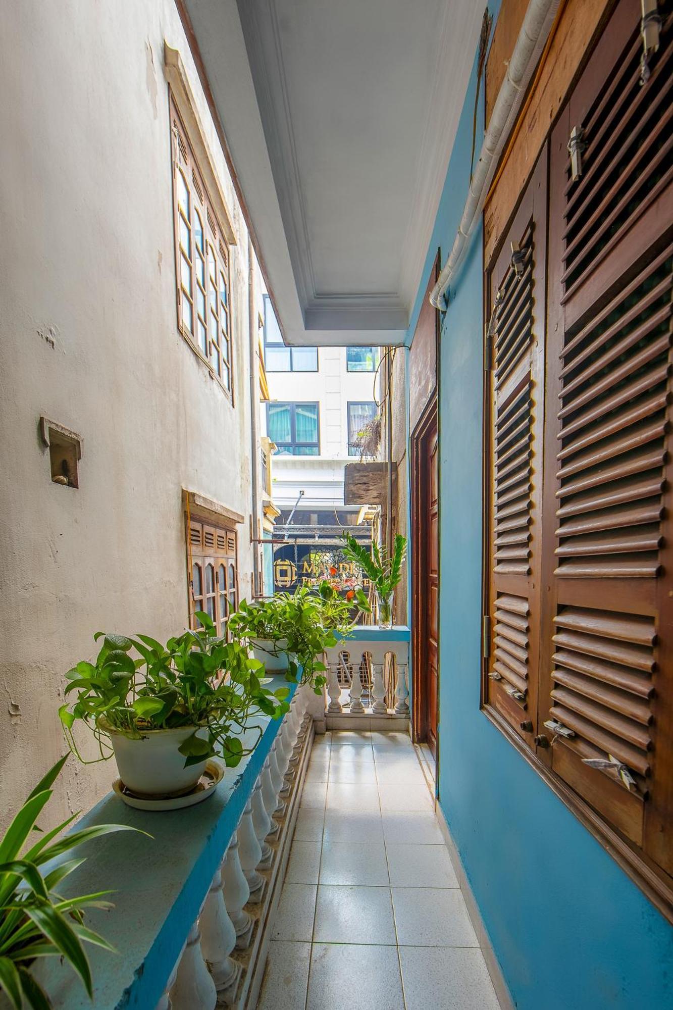 Downtown Hostel & Rooftop Bar Hanoi Bagian luar foto