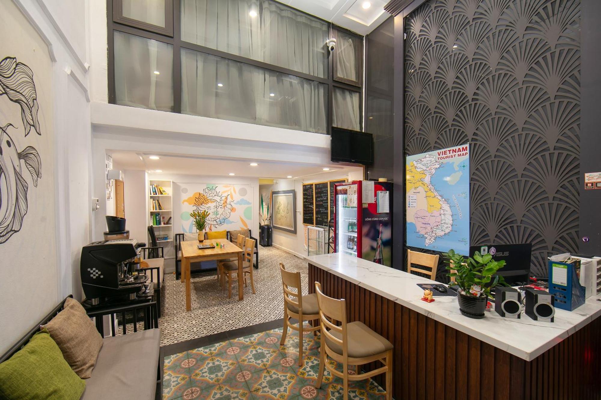 Downtown Hostel & Rooftop Bar Hanoi Bagian luar foto